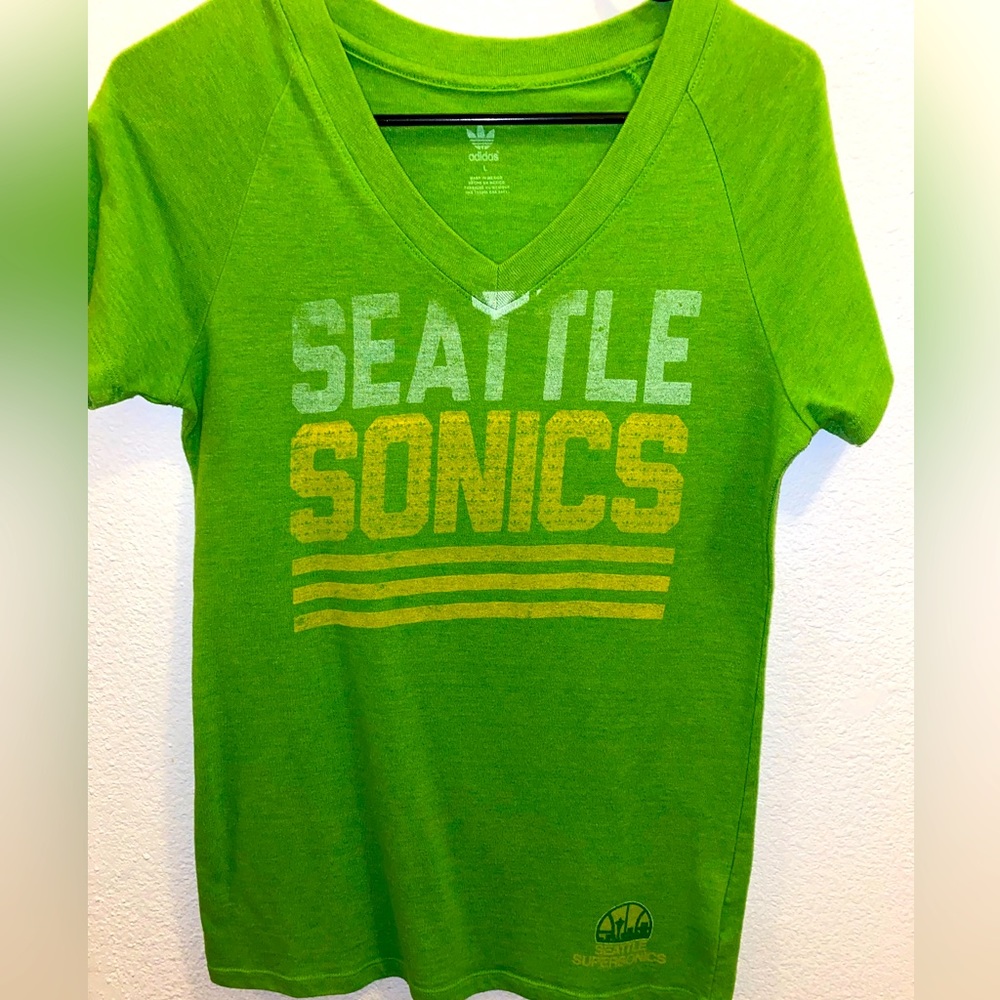 SOLD Vintage Seattle Sonics women’s V-neck tee. Rare vintage basketball merch.